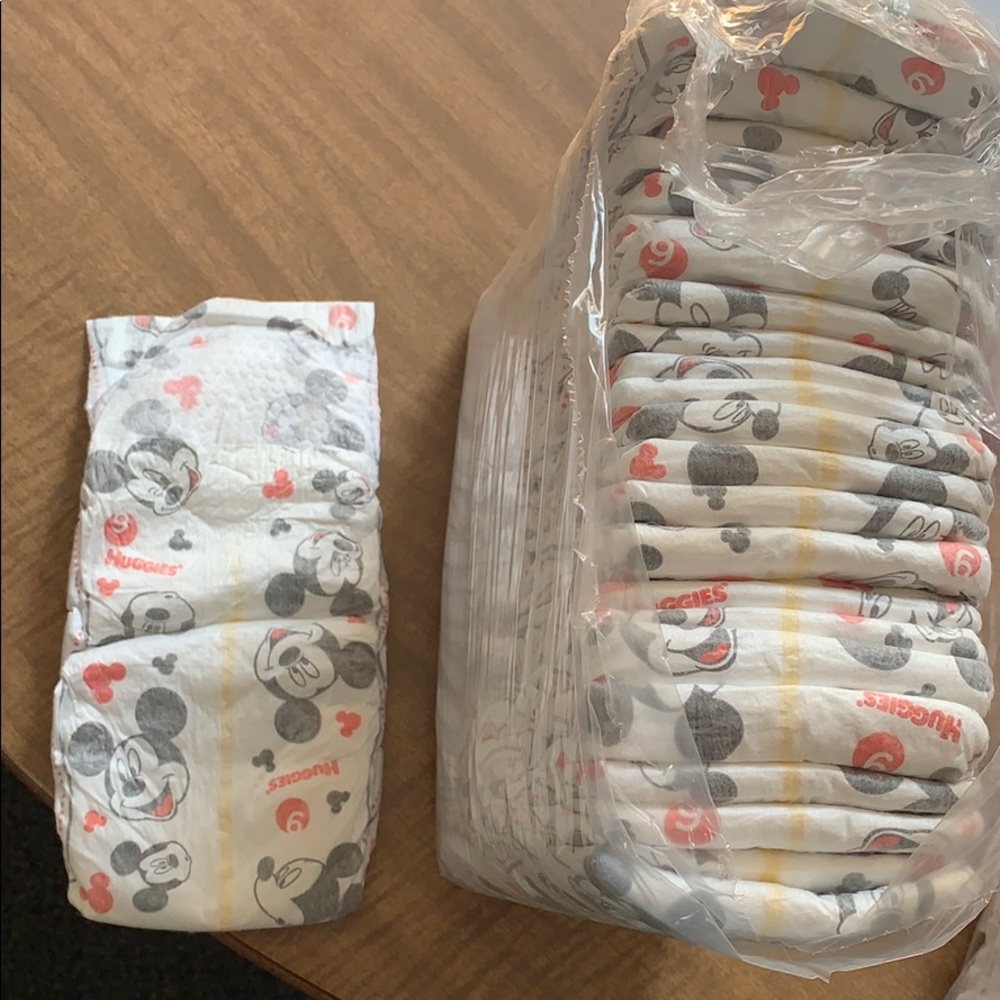 Huggies snug & dry diapers size 6.